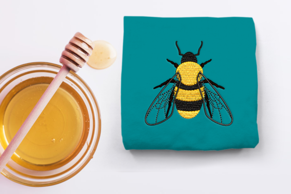 Realistic Mini Bee Embroidery: A Designer’s Apparel Review